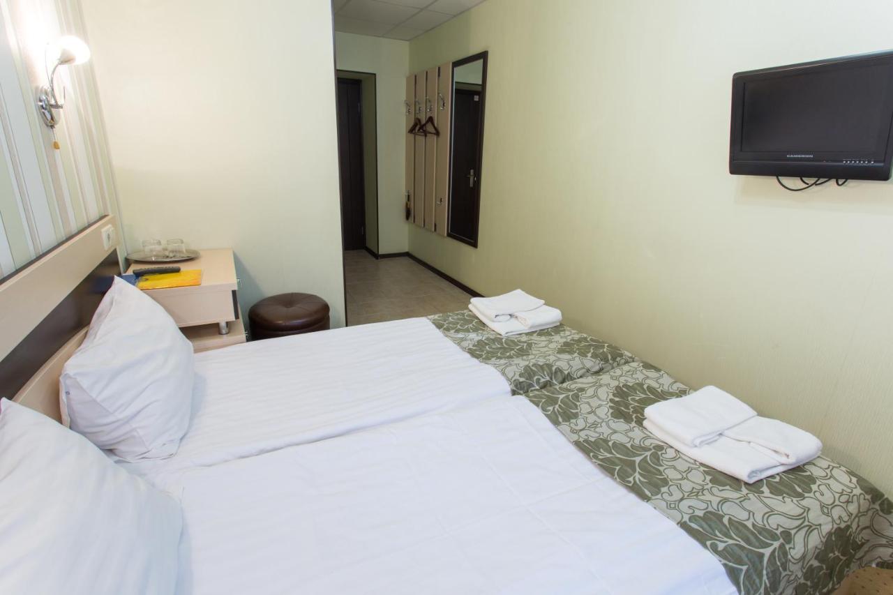 Hotel Voyage Kharkiv Bagian luar foto
