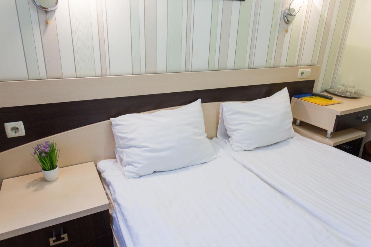 Hotel Voyage Kharkiv Bagian luar foto