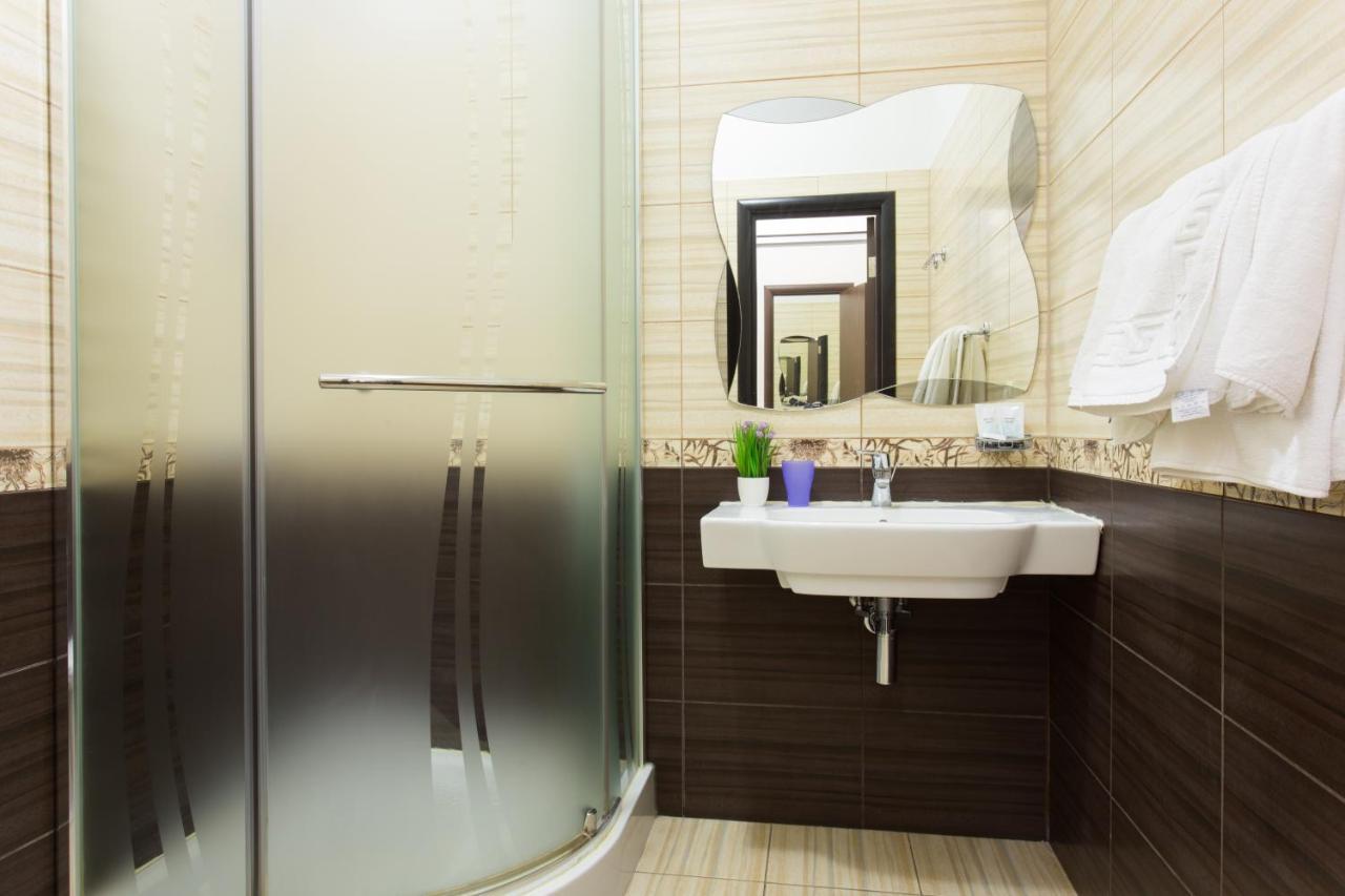 Hotel Voyage Kharkiv Bagian luar foto
