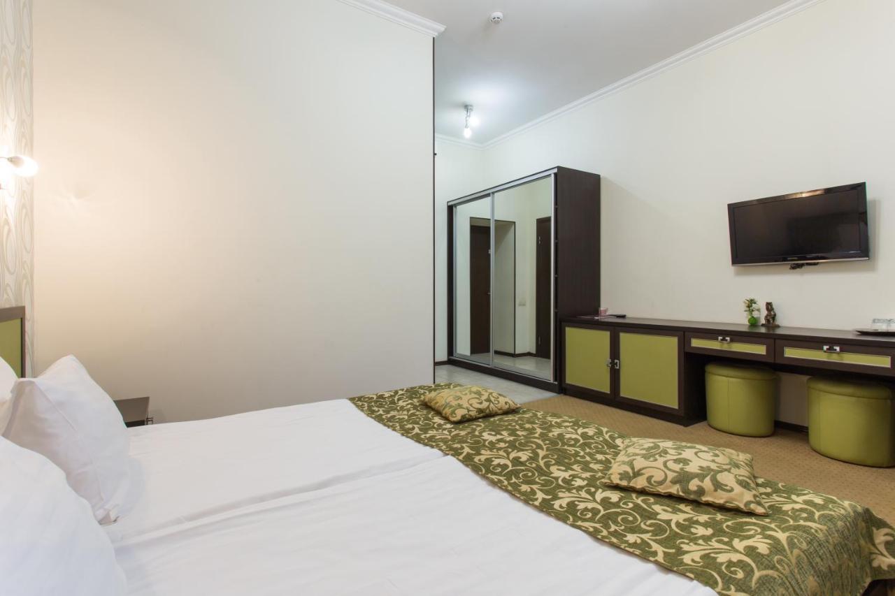 Hotel Voyage Kharkiv Bagian luar foto